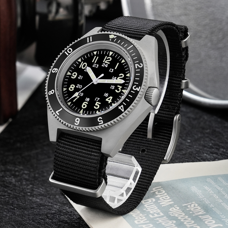 Zegarek kwarcowy Watchdives WD – Accessories With Watch recenzja i cena