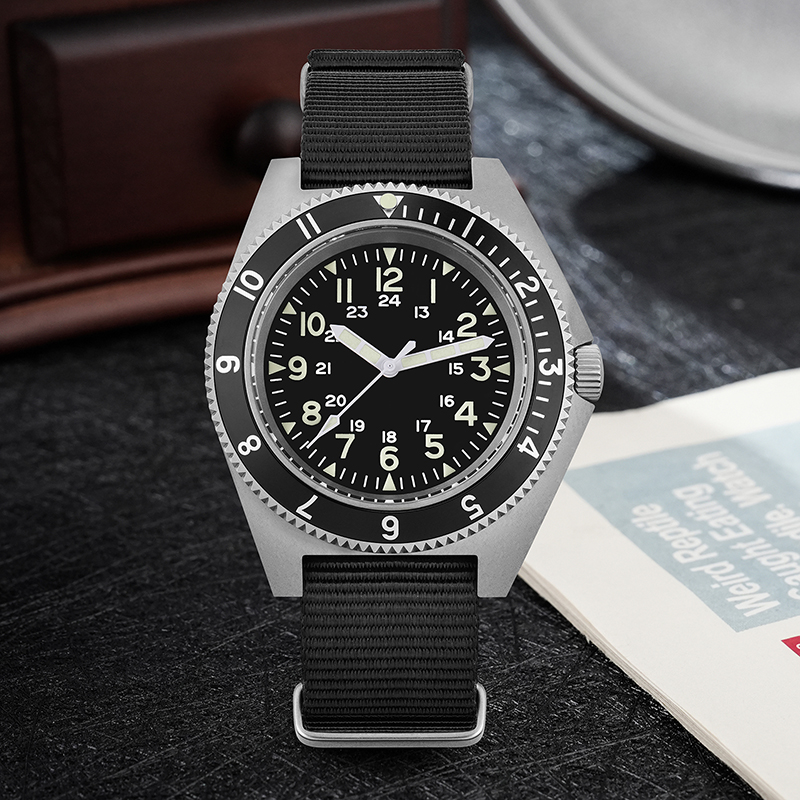 Zegarek kwarcowy Watchdives WD – Accessories With Watch recenzja i cena